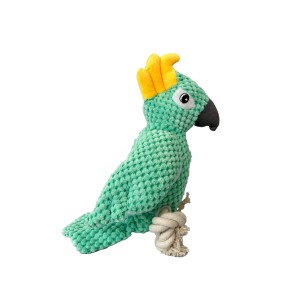 Imagen de un peluche verde para perros, con forma de guacamayo