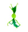 Imagen de una pelota de color verde con plumas de color verde, juguete para perro.
