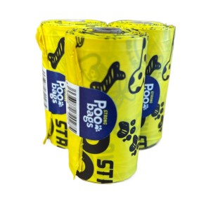Tres rollos de color amarillo colocados de pie, para perros.