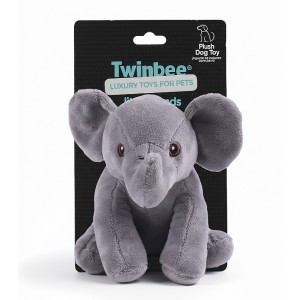 Peluche para perro con forma de elefante de color gris con etiqueta negra.