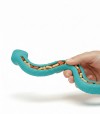 Serpiente dispensadora de snacks para perro de color azul