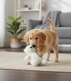 Perro jugando con peluche con forma de oso polar.