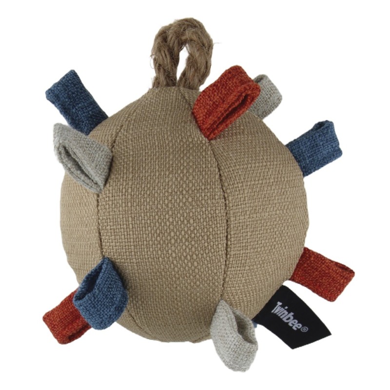 pelota de tela con salientes para perro.