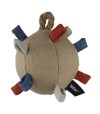 pelota de tela con salientes para perro.