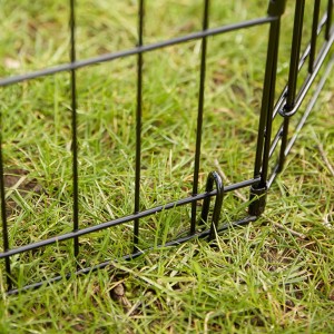 Parque para perro anclado al suelo.