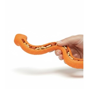 Juguete rellenable TPR con snacks para perro.